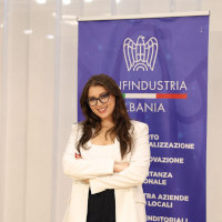 Klea Harasani - Responsabile Marketing e Amministrazione